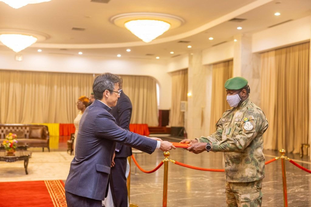 lettres-creance-assimi-goita-diop-recoit-nouveaux-ambassadeur-chine-liban-iran-1024x683