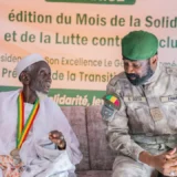 Mois de la solidarité : Assimi Goïta rend hommage au doyen d’âge du District de Bamako